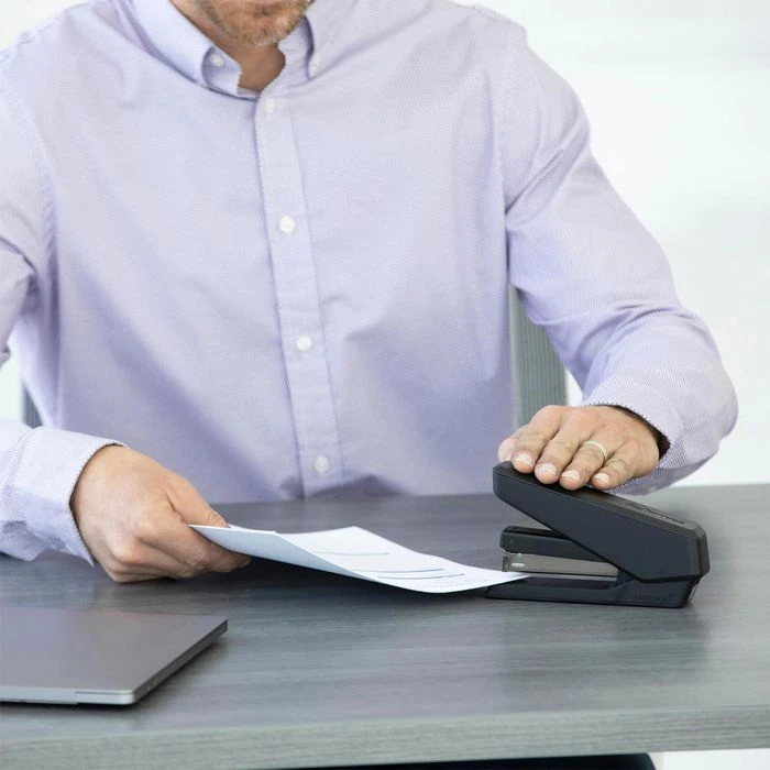 Fellowes Heftgerät 5012901, LX840, Heftleistung 25 Blatt, Schwarz 2 Fellowes Heftgerät 5012901, LX840, Heftleistung 25 Blatt, Schwarz – Bild 2