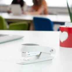 RAPESCO Heftgerät 1483 ECO Sting Ray, Germ-Savvy, Heftleistung 20 Blatt, Soft Weiß -Novus Leitz Verkaufe 360ec816b91f25f380b1f7eb6a747f47649c353b heftgeraet rapesco 1483 eco sting ray germ savvy